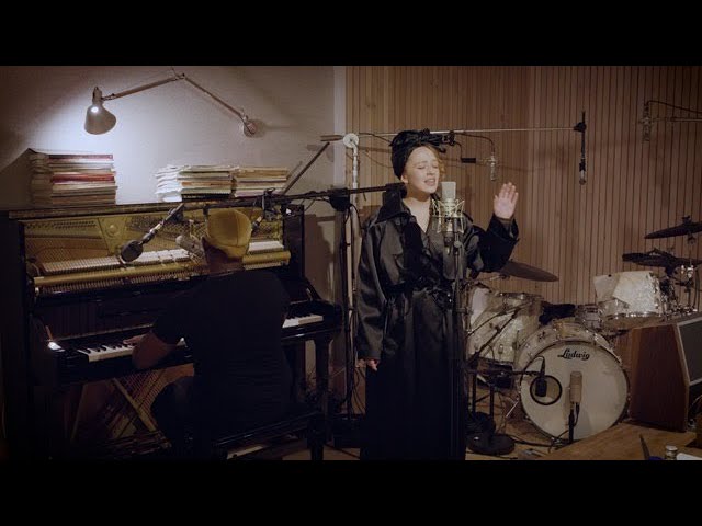 Bella Barbe - Ten Toes Down (Acoustic Live Performance)