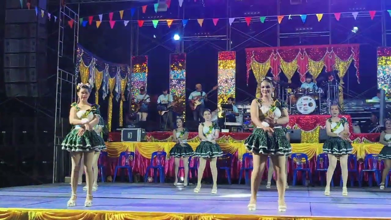 รำเปิดฟลอคณะถนอมซาวด์ รำวงย้อนยุคร่วมสมัย รำวงย้อนยุคกาฬสินธุ์ แสดงที่ บ.นาหินกลอง ดงหลวง มุกดาหาร