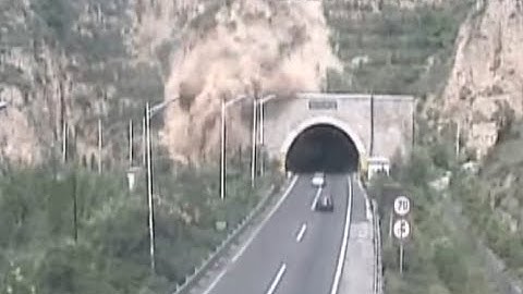 Landslide Blocks Tunnel Entrance on North China Highway