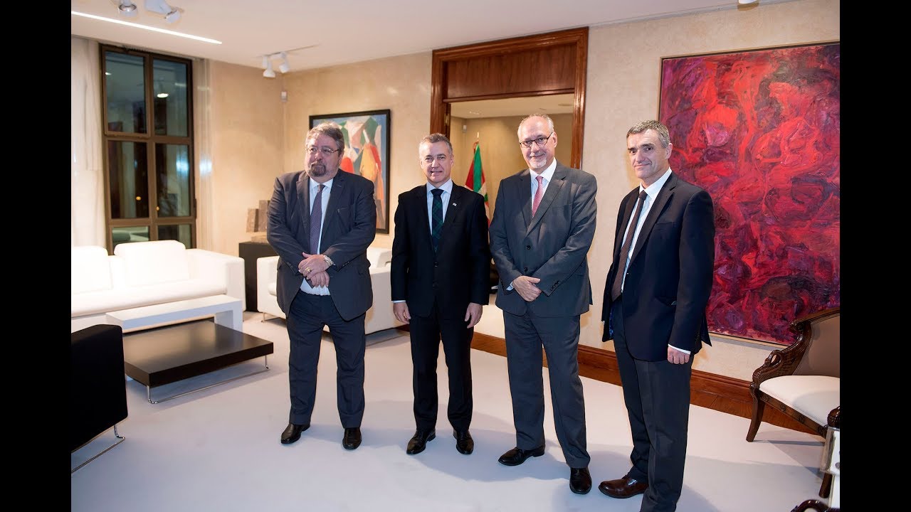 El lehendakari, Iñigo Urkullu, recibe a Christos Giakoumopoulos