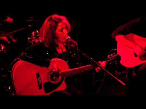 Ashley Gold - Goodsadsong acoustic at Hell's Kitchen