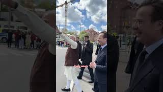 Special welcome in Sweden by the Indian community.to PM #globalindia #indiandelegation