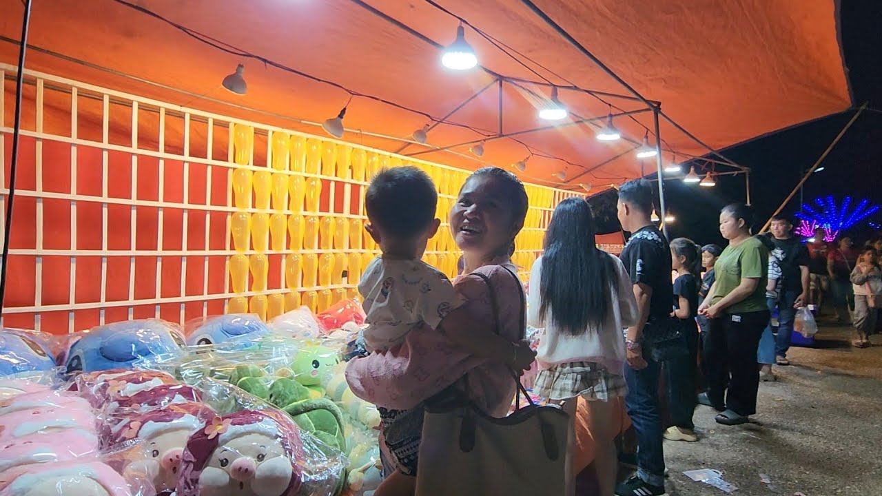 พาลูกเที่ยวงานบุญ​มีทั้งหมอลำ​เรื่องต่อกลอน​มีทั้งวงดนตรี​คืนสุดท้ายคนเยอะมาก​😲