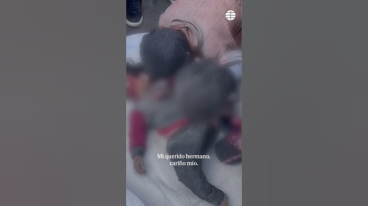 El dolor de unos niños palestinos al despedirse de su hermano pequeño muerto: "¡Enterradme con él!"