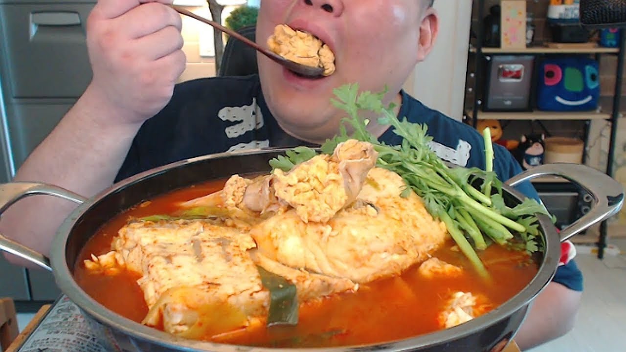 자연산 대광어로 매운탕 끓여 먹었습니다. Giant flatfish Spicy Soup Mukbang .