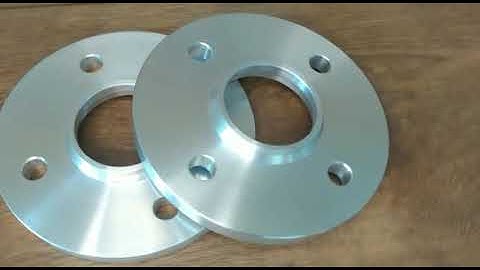 Vídeo simples, mostrando um espaçador de rodas com centralizador para carros com 4 furos