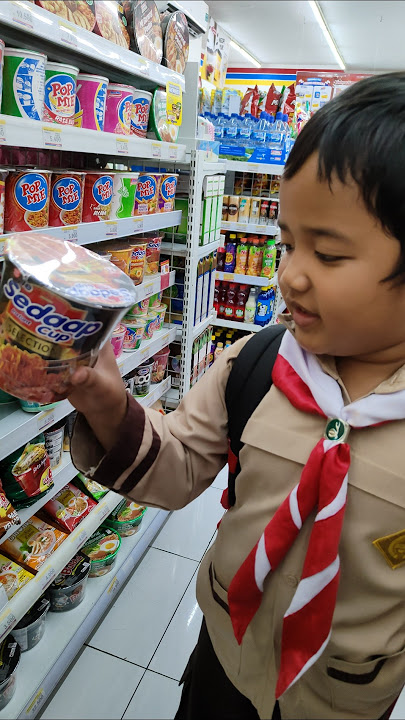 Beli mie ah #pulangsekolah #jajan #miesedapgoreng #ytshorts #masukberanda #indomaret