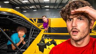 EXTREME HIDE & SEEK IN TRAMPOLINE PARK! screenshot 3
