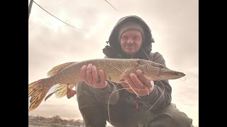 #Джиговаярыбалка#СудакщукаДЖИГОВАЯ РЫБАЛКА В ГОРОДЕ. Ноябрь.Щука.Судак.Рыбалка с берега.