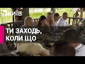 Собака Лукашенко виліз на стіл під час обіду з селянами