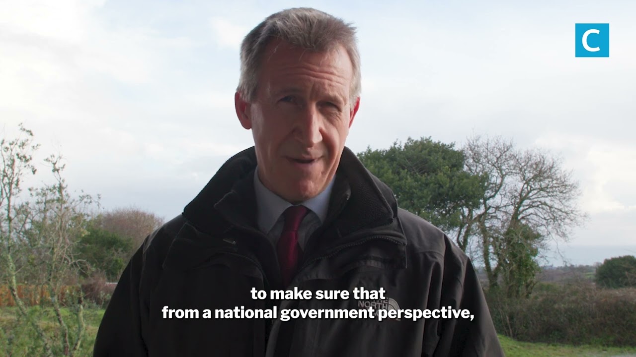 Министр правительства наконец посетил Корнуолл после урагана Горетти.