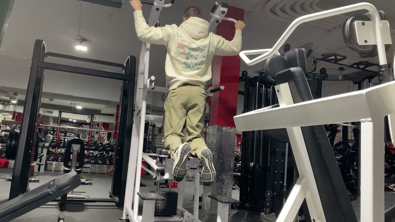 Machine Assisted Pull Up (Wide Grip)