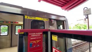 北捷第一列電聯車。C301 車號001/002淡水站出站
