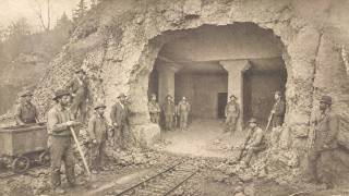A Tunnel Crew in Tennessee Broke Through a Ridge in 1889 — The Chamber Inside Was Dry