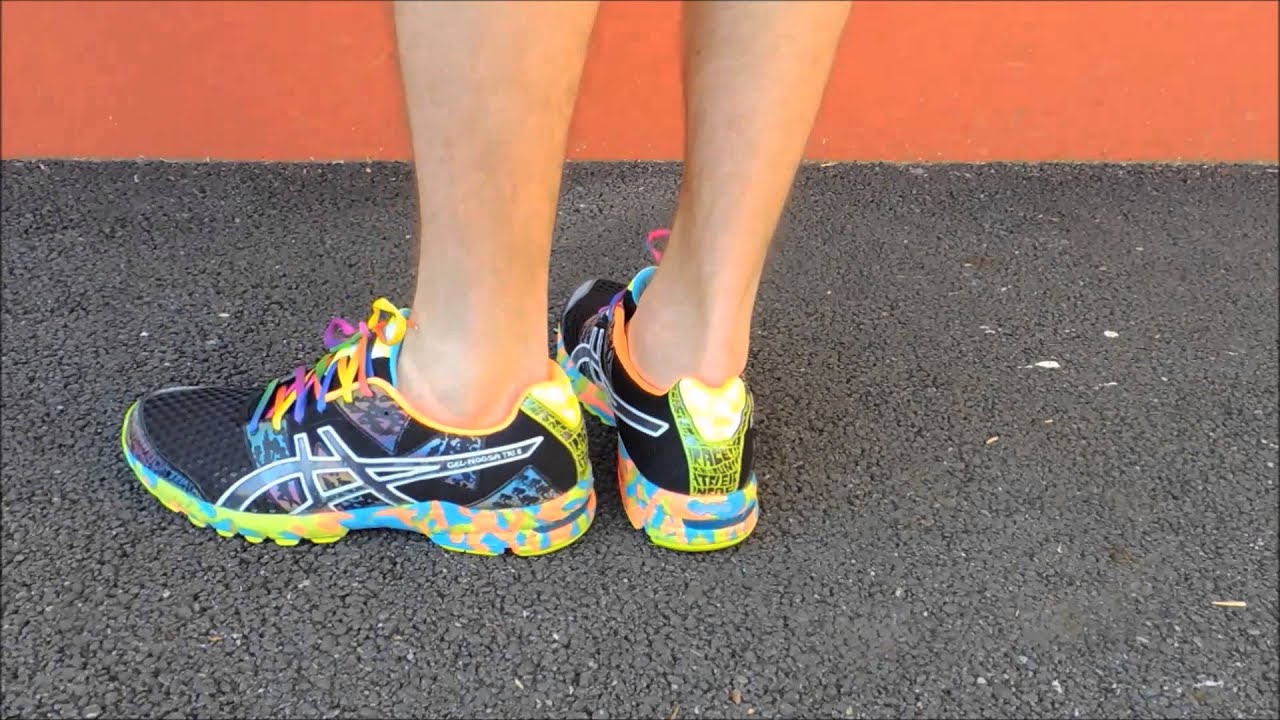 Asics Gel Noosa Tri8 Onyx/Black/Confetti feet - YouTube