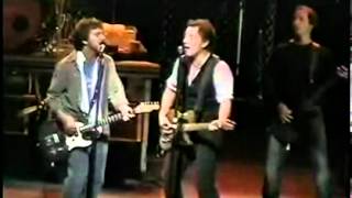 Bruce Springsteen and Eddie Vedder - Better Man (Live)