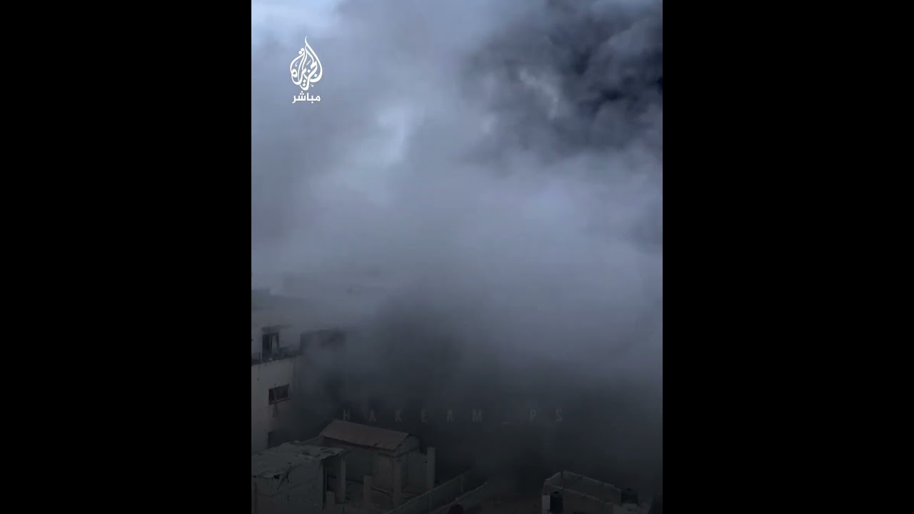 يصبحون ويمسون على قصف.. دخان كثيف يغطي سماء القطاع إثر قصف إسرائيلي على أحد الأبراج السكنية