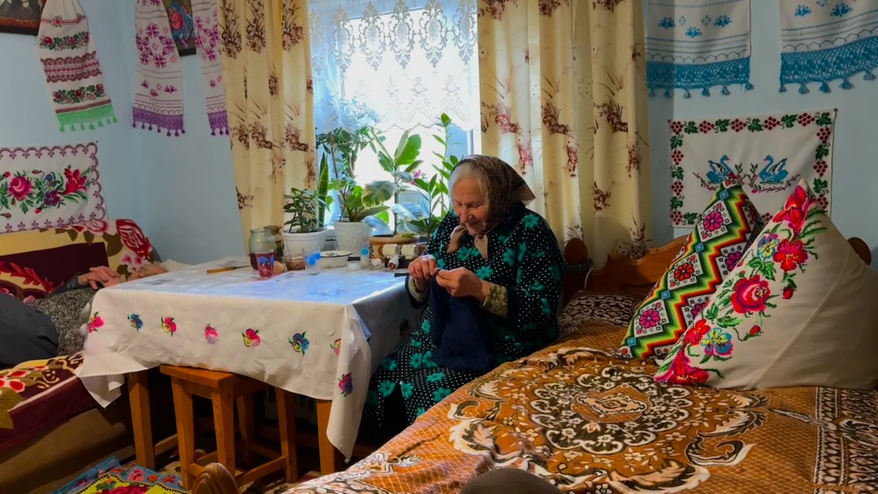 A Very Old Carpathian Love Story: Grandma & Grandpa’s Simple Rural Life 🏔️❤️