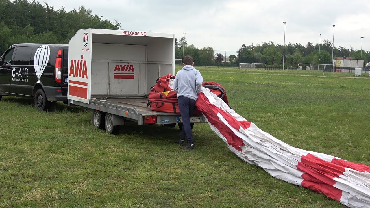 luchtballonnen klaarmaken en op  stijgen in Stekene op 8 mei 2024