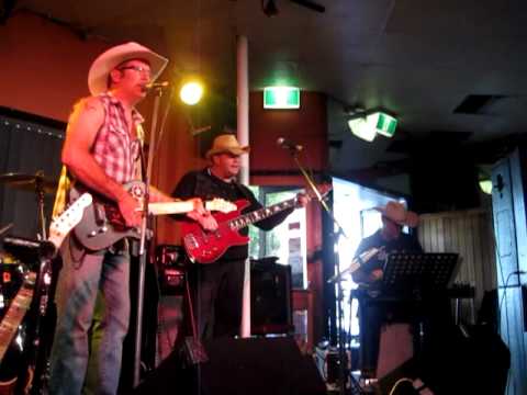 Doug bruce at tamworth country festival 2011 winso...