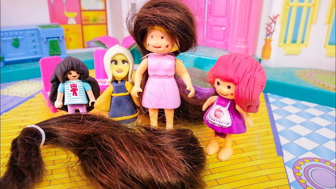 شوف تيتا عملت ايه في شعر مريم وفريده - عائلة مريم و السنافر - قصص اطفال