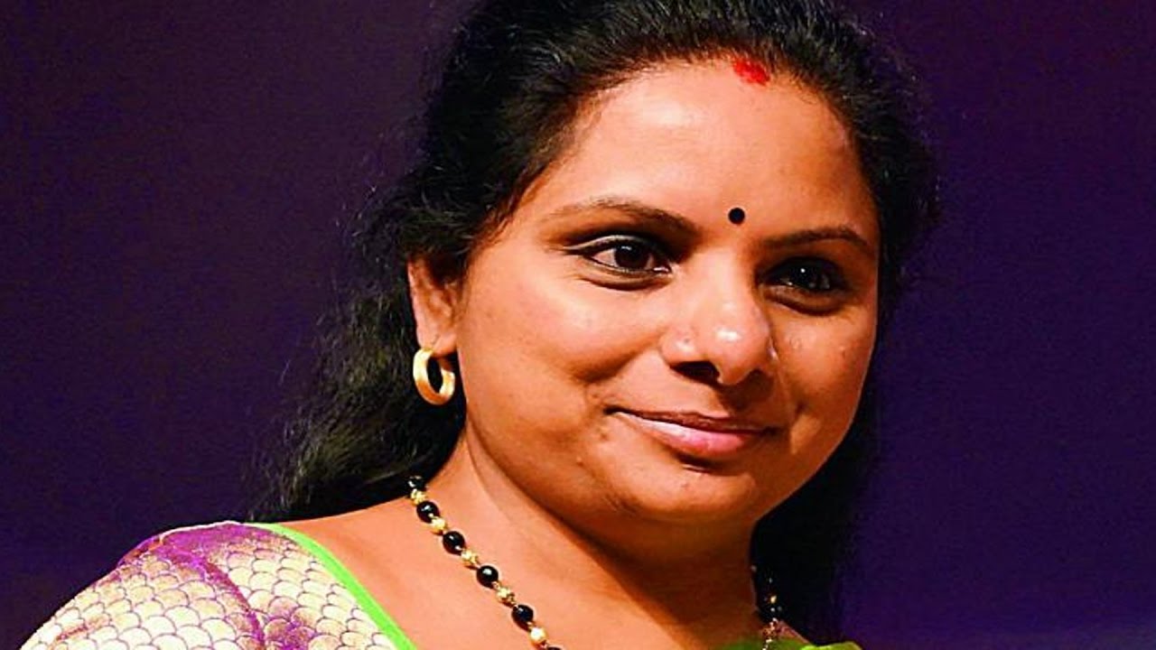 TRS MP Kavitha Unveils Oil Paintings of Telangana Luminaries - Watch Exclusive