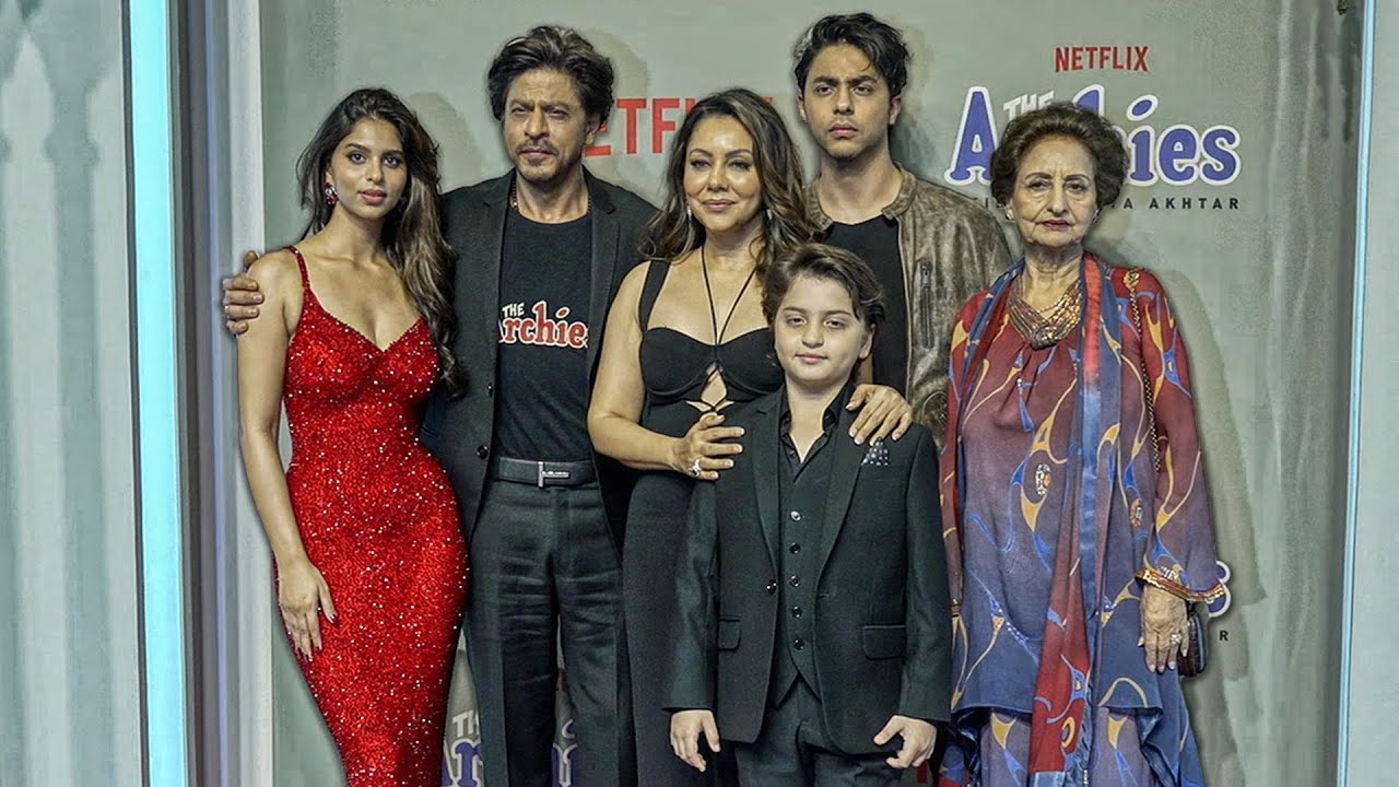 Shahrukh Khan With Family Suhana Khan And Aryan Khan Arrives At Archie ...