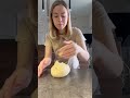 ВАТРУШКИ З СИРОМ, ВИШНЯМИ ТА ХРУМКОЮ КРИХТОЮ😍 ⠀
