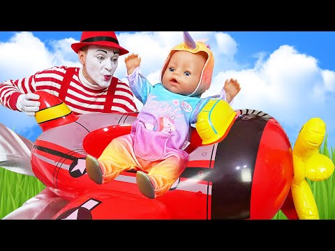 Кукла БЕБИ Бон и соревнование нянь! Весёлые игры Как Мама. Детские мультики с игрушками Baby Born