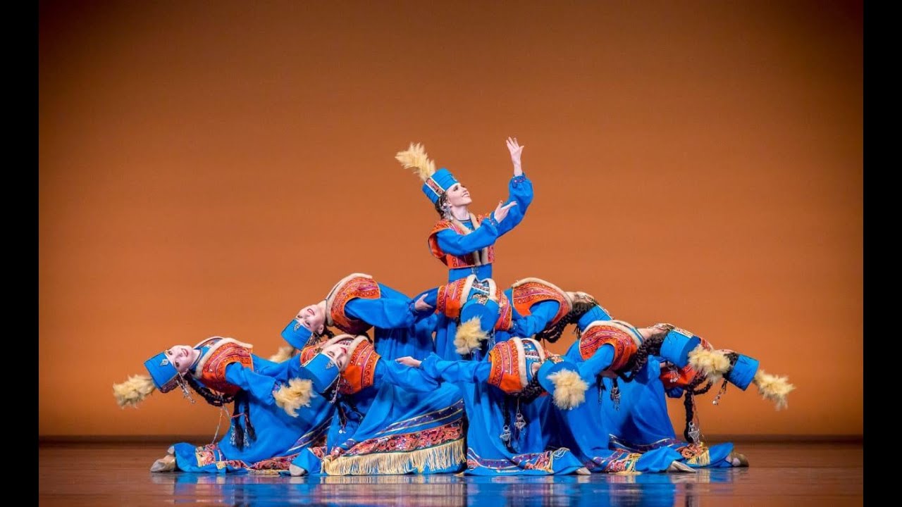 Сольный концерт ансамбля танца «Гәкку»