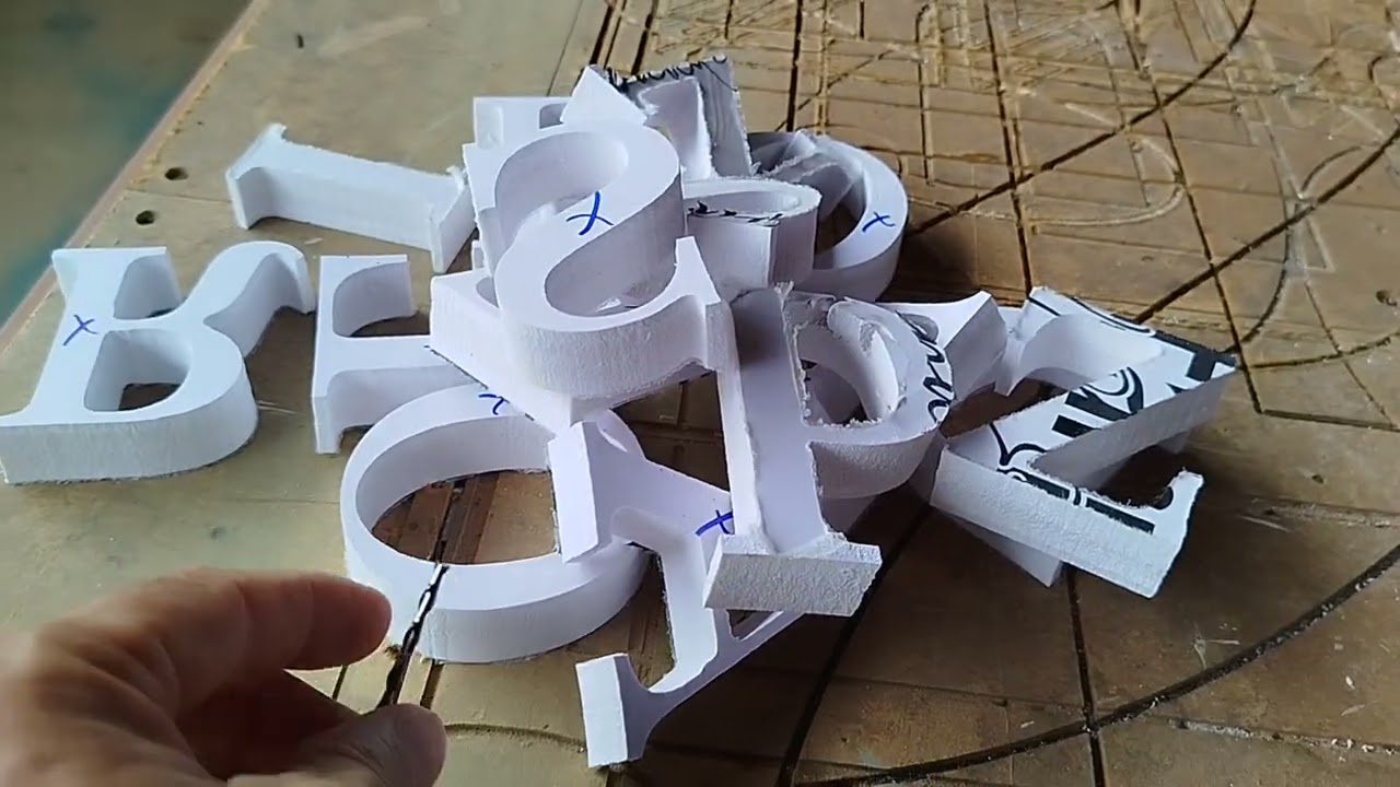 Melhor fresa que já usei, com ela eu corto PVC expandido, ACM, acrílico e etc.