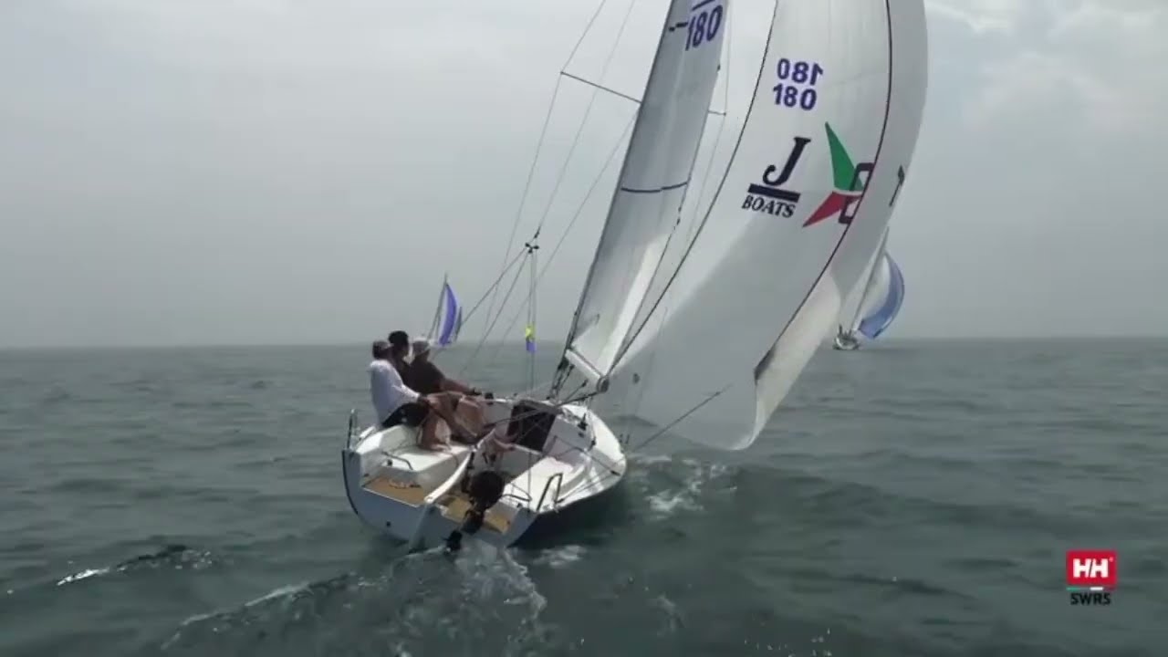 ⁣J/7 daysailer- spinnaker reach off Chicago