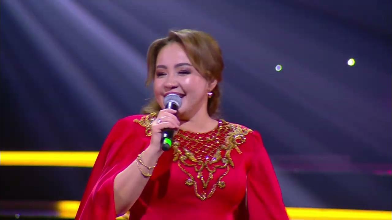 Латина әйелдің соратын мүшесінің фотосы