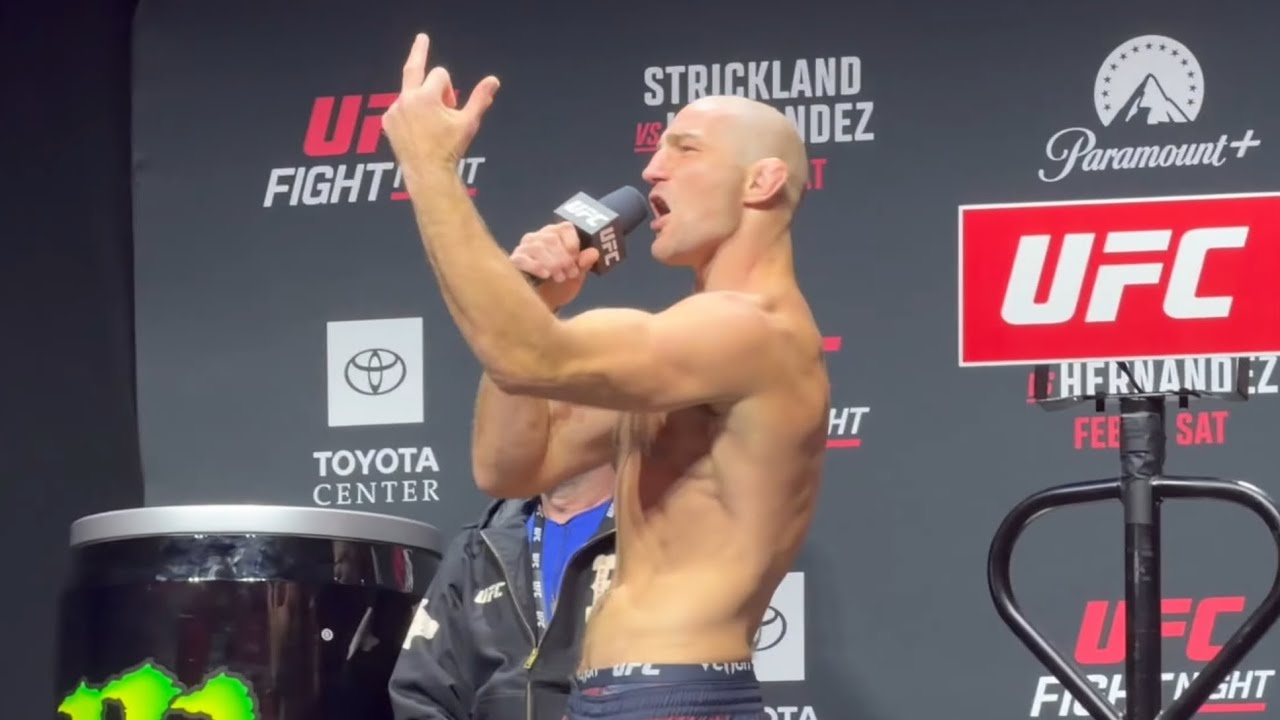 Sean Strickland Flips OFF Crowd at UFC Houston Weigh-Ins