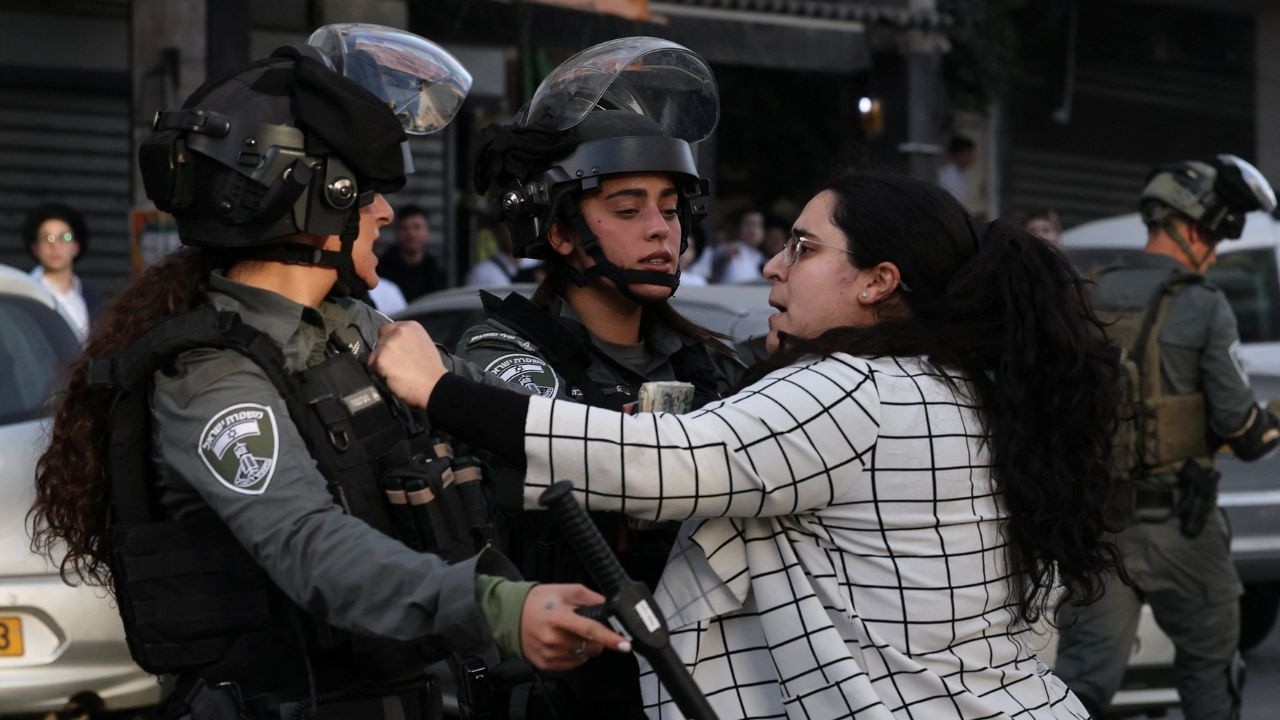 Police clash with ultra Orthodox protesters in Israel