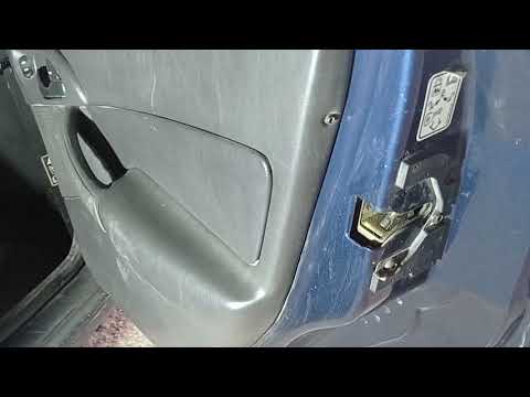 Как снять дверной замок задней двери Ford Focus 1