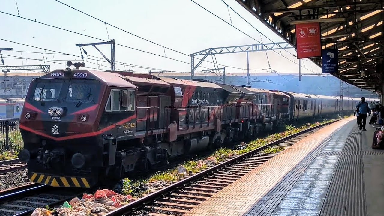 Powerful & Amazing Action by DLTB's Boyzz || Maharaja's Express || Chasetherails 