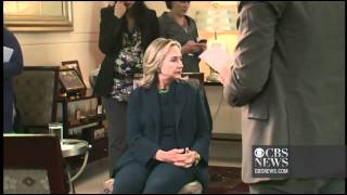 Clinton sees Qaddafi news on BlackBerry
