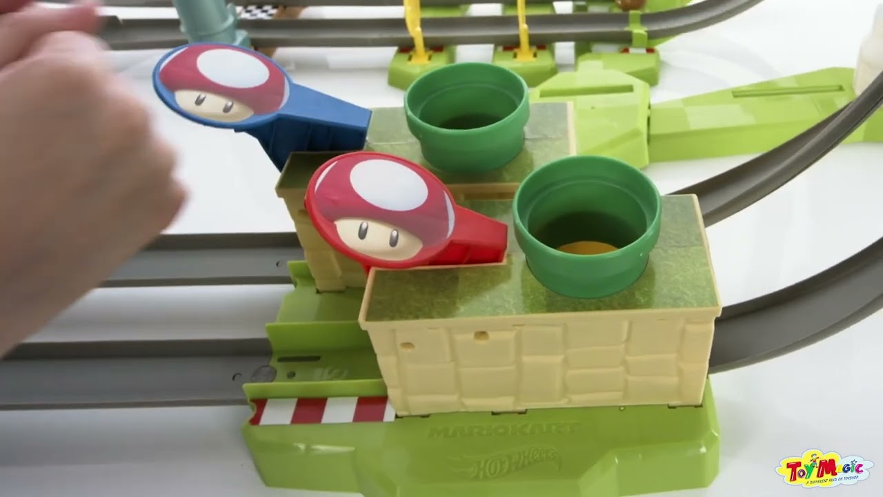 Hot Wheels GCP27 Circuito Mario Kart, Playset con Lanciatori, Due Veicoli e Accessori, Giocattolo per Bambini 4 Anni, Imballaggio Standard