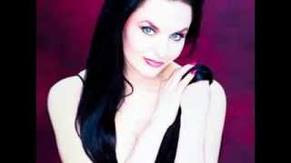 Crystal Gayle :::: A Little Bit Of The Rain.