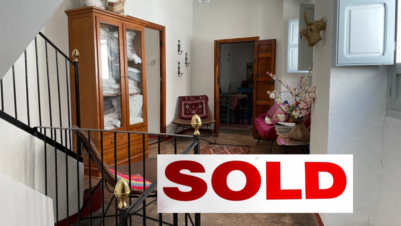 ПРОДАНО 59 000. Недвижимость в Испании. 7 спален, 4 этажа, Кастильо-де-Локубин. Мебель включена.