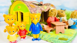 Daniel Tiger WOODSY Log Squirrel BREAKFAST Food Toys Playing Videos For Kids