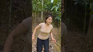 Her baby monkey was hit by a giant lava rock 🙈😲#survival #bushcraft #camping