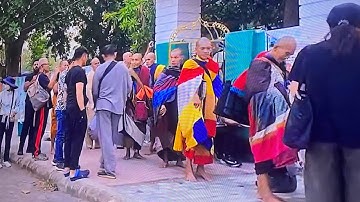 @sáng 8/5 sư minh Tuệ nhận khất thực rất tốt đẹp tại ấn độ