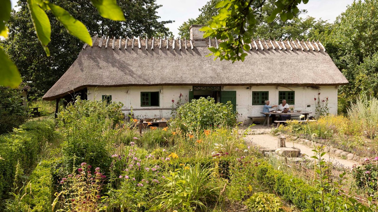 Danske Haver  -  havernes historie og mangfoldighed oplevet ved Haveselskabets 100 års jubilæum 1988