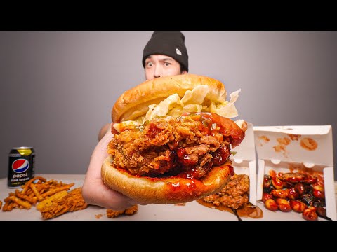 Stomach-<strong>destroying</strong> bloody spicy Korean chicken sandwich