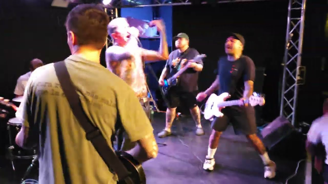 Raw Brigade - Understand - @Livestage (2023) auf YouTube ansehen Raw Brigade - Understand - @Livestage (2023) auf YouTube ansehen