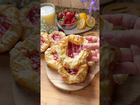 Strawberry cheese danish🍓🍰✨