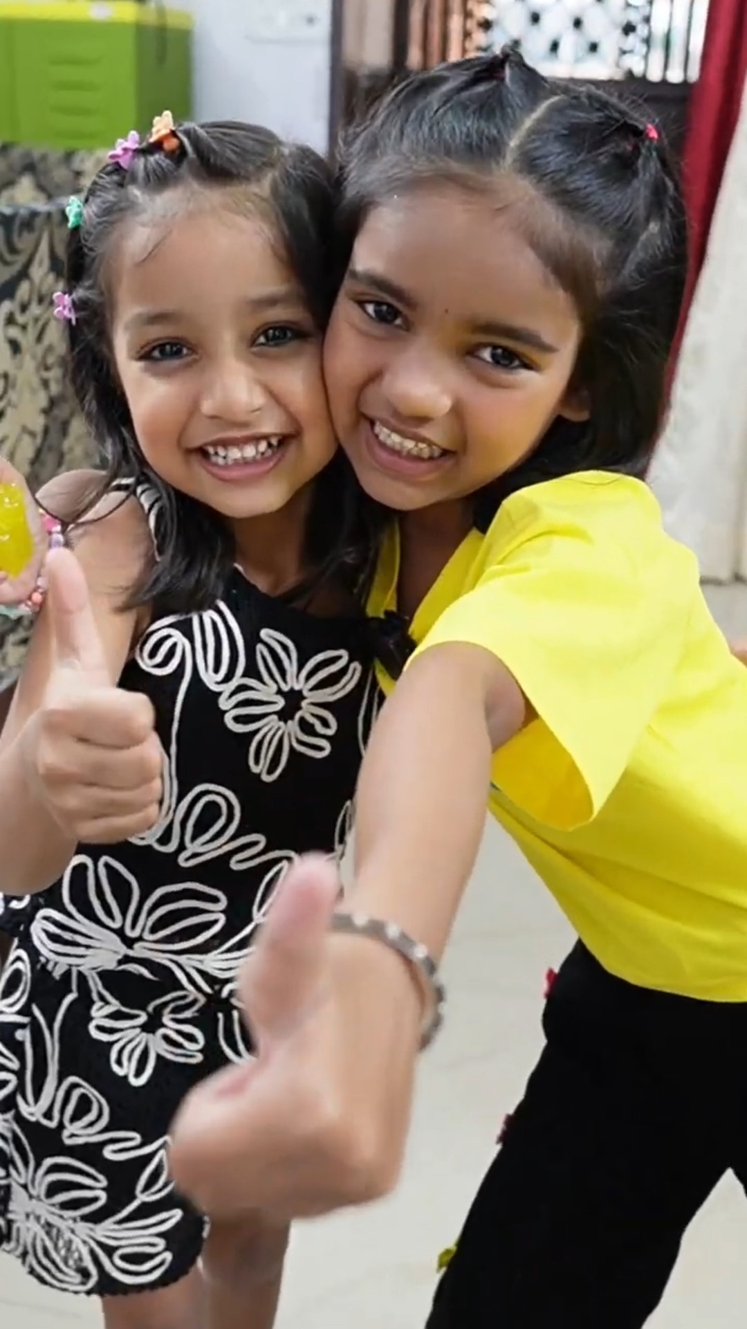 Inke dosti ke liye ek like to banta hai na!