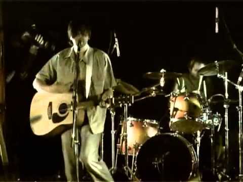 пули эстетика. сомов концерт. выстрел пули. пулю в струны. фон оружие.